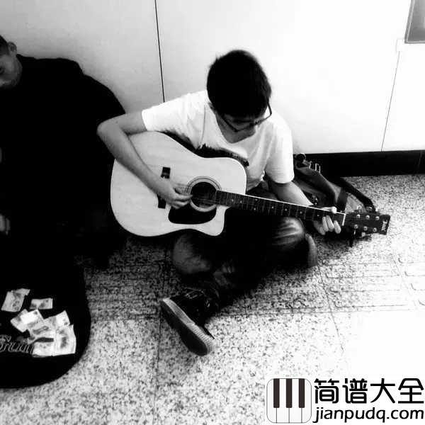 菲菲吉他谱_威士忌的碎冰_他有着奶味的嗓音，柔软无骨，却扣人心弦