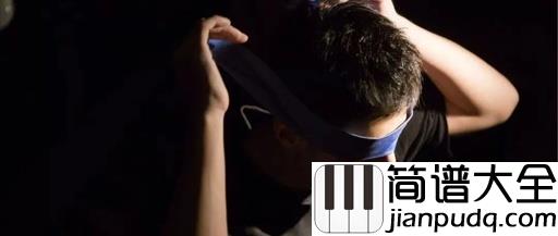 耳朵吉他谱_李荣浩_你的那个重要的人，现在也一定过的很好吧