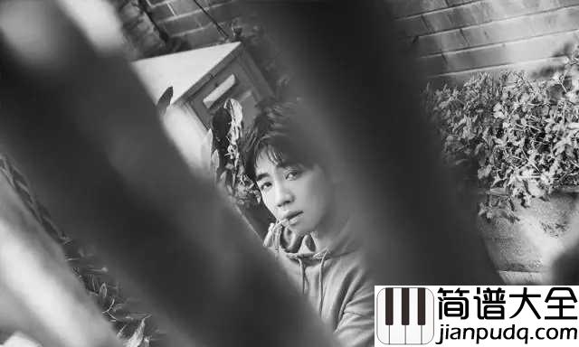 一个人的浪漫吉他谱_俞灏明_一个人浪漫的季节，一样可以绽放光芒