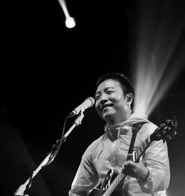 故乡吉他谱_许巍_游子离家终愿归