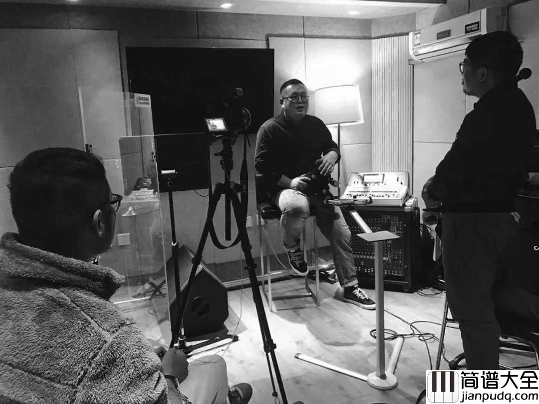 小诗人吉他谱_留声玩具_所以我用几行字_写出了这些忧愁