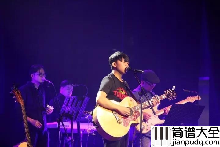 没有她世界依然在绽放吉他谱_小海_我只想离开这里__寻找丢失的自己