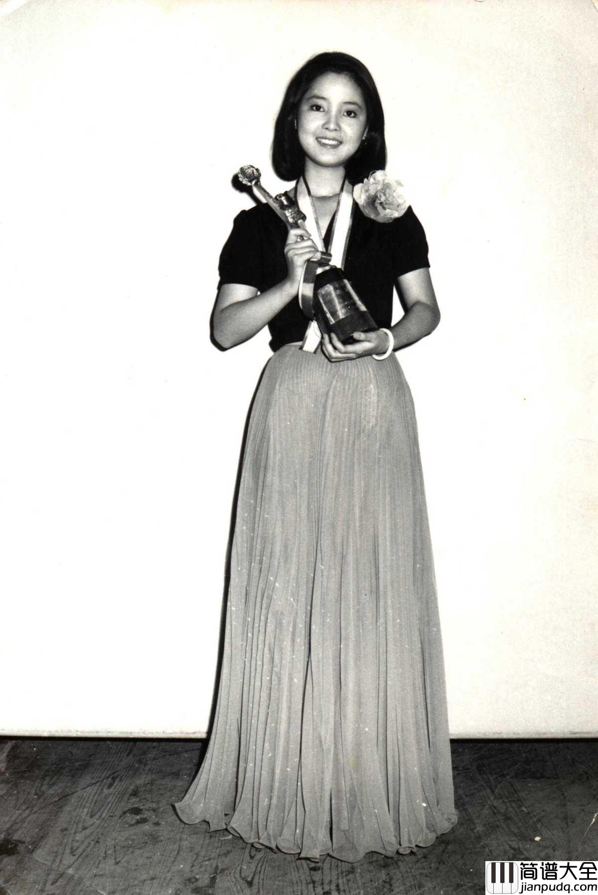 月亮代表我的心吉他谱_邓丽君_你问我爱你有多深