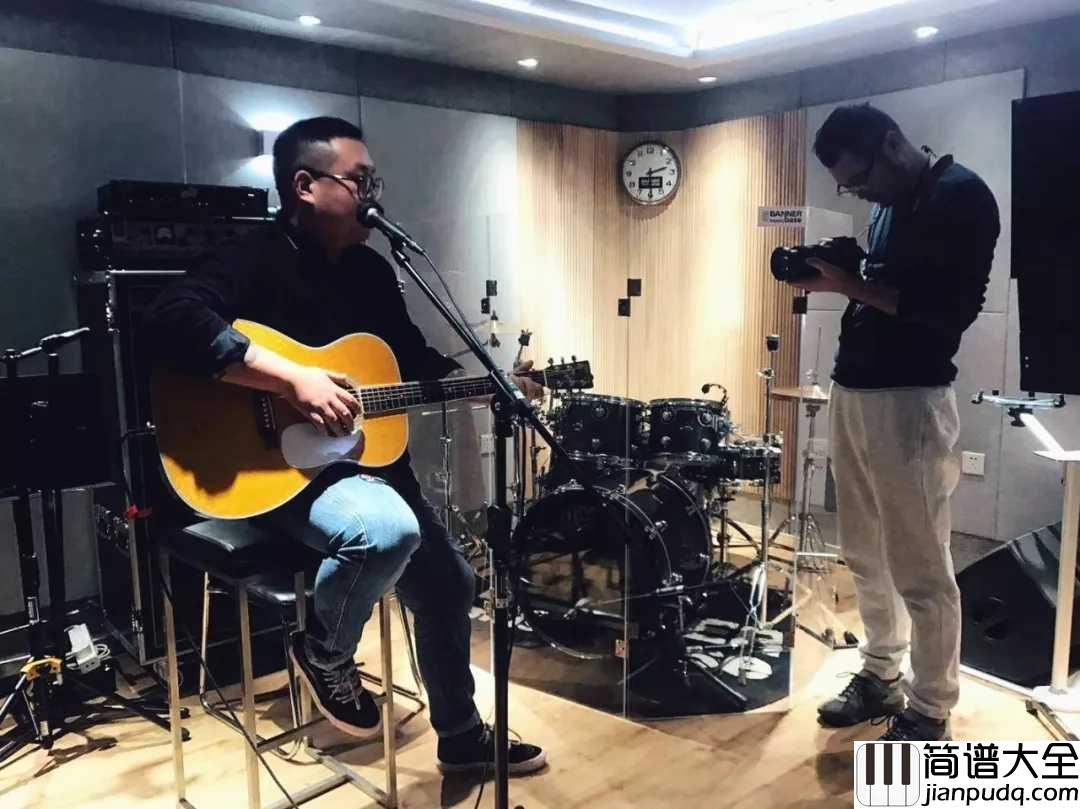 小诗人吉他谱_留声玩具_所以我用几行字_写出了这些忧愁